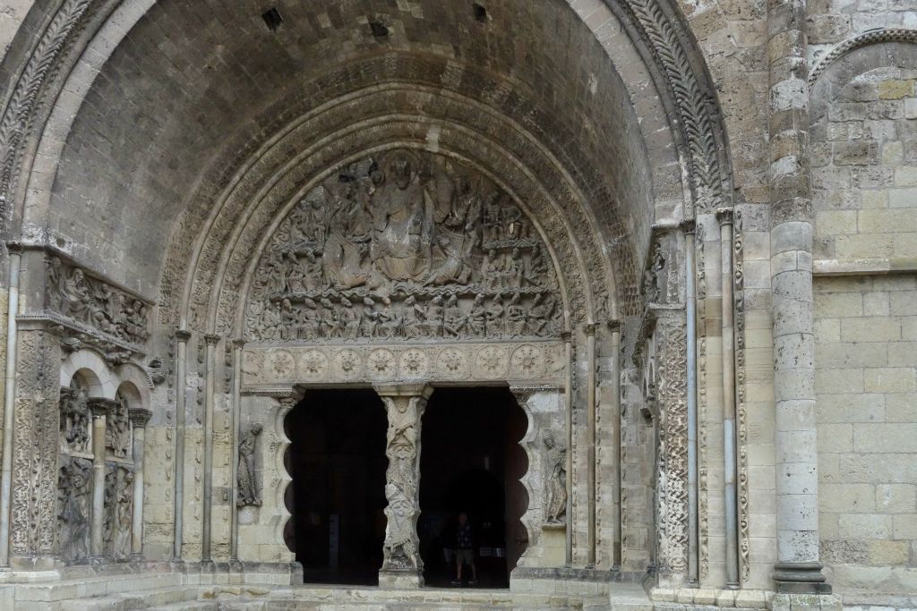 Portail roman de l'église abbatiale